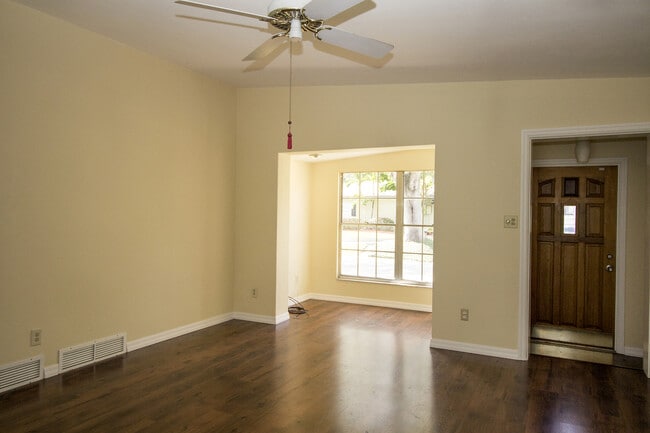 2001 Pine Bluff Ave in Orlando, FL - Building Photo - Building Photo