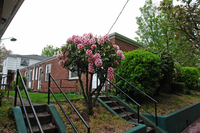 Irvington Court in Portland, OR - Building Photo - Building Photo