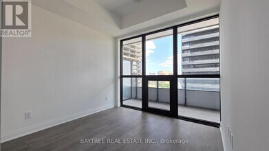 4015 The Exchange in Mississauga, ON - Building Photo - Building Photo