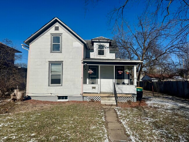 307 W Jefferson Ave in Fairfield, IA - Building Photo - Building Photo