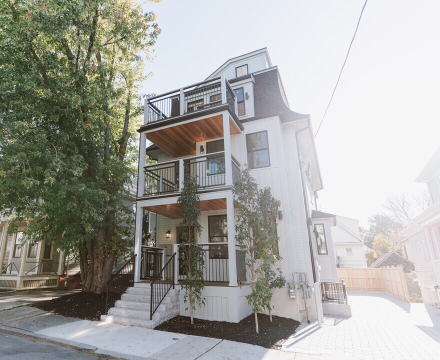 5 Thurston St, Unit 3 in Somerville, MA - Building Photo