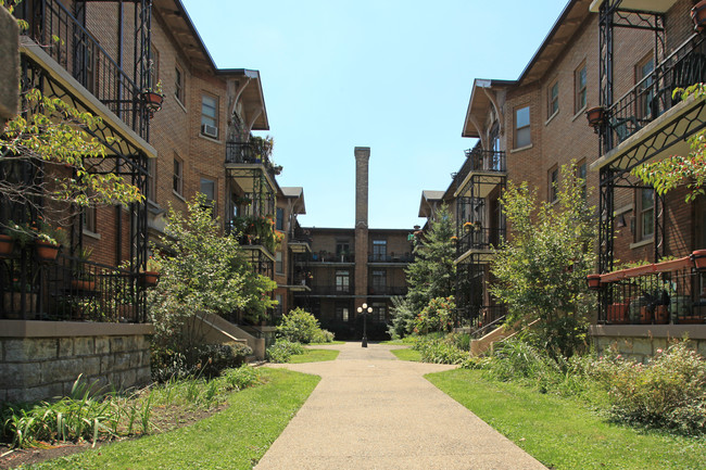 Thierman in Louisville, KY - Foto de edificio - Building Photo