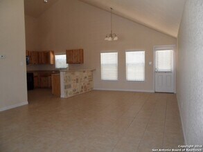 1211 Rimrock Cv in Spring Branch, TX - Foto de edificio - Building Photo