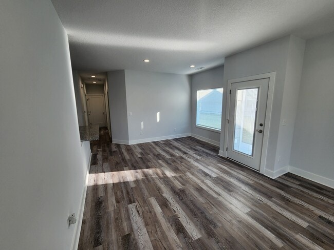 5371 Nolen in Bel Aire, KS - Foto de edificio - Building Photo