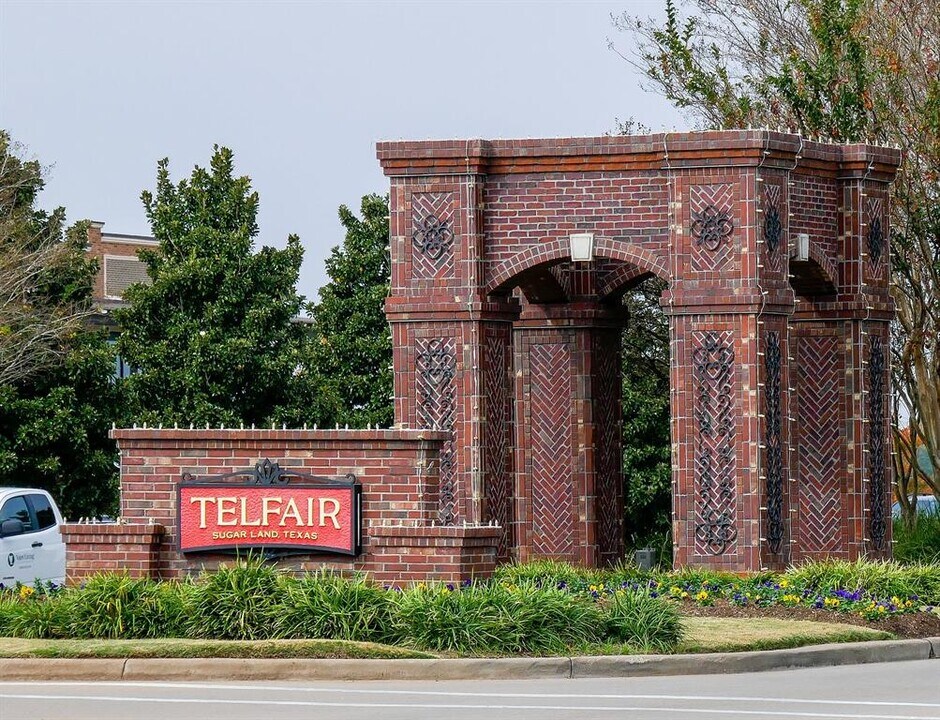 1202 Ancrum Hill Ln in Sugar Land, TX - Foto de edificio