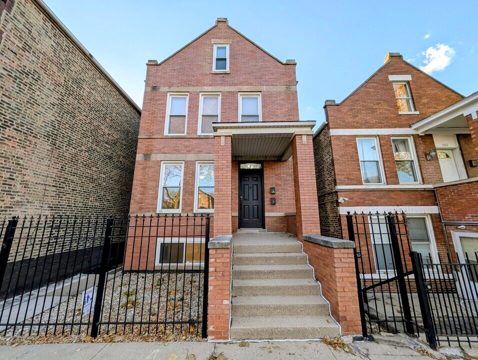 3334 S May St in Chicago, IL - Building Photo