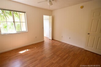 2427 Centergate Dr in Miramar, FL - Building Photo - Building Photo