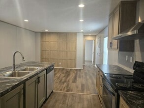 44 Stebbins Dr in Winter Haven, FL - Building Photo - Building Photo
