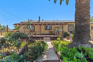 1716 Cedar St in Ramona, CA - Building Photo