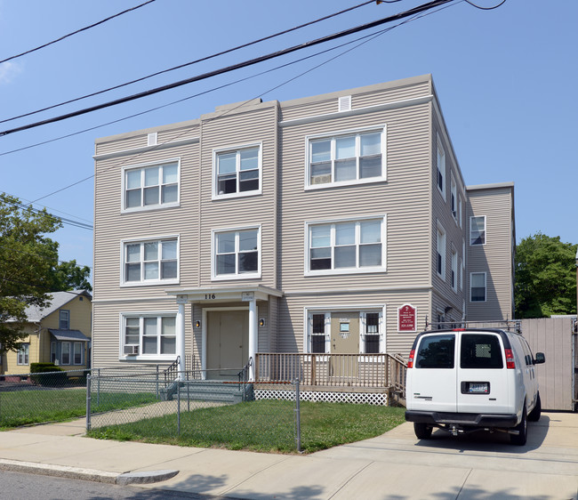 Southlawn Palm Apartments in Providence, RI - Foto de edificio - Building Photo