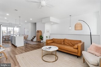 308 Douglas Ave in Colonial Beach, VA - Foto de edificio - Building Photo