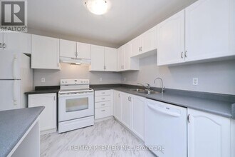 1 Violet St in Barrie, ON - Building Photo - Building Photo