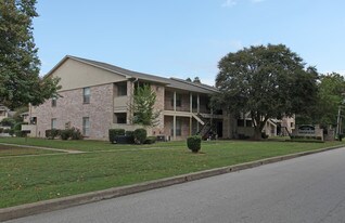 Brookhollow Apartments in Dayton, TX - Building Photo