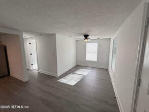6449 Bluebird Rd in Jacksonville, FL - Building Photo - Building Photo