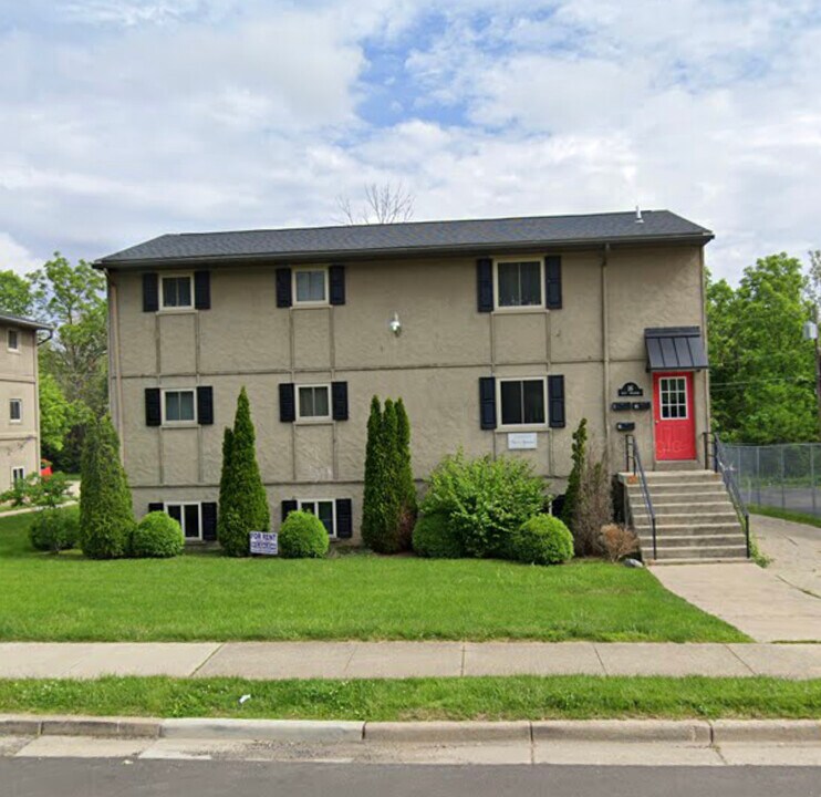 16  W Sycamore St in Oxford, OH - Building Photo