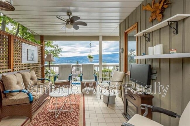 2805 Thacker Dr in West Kelowna, BC - Building Photo - Building Photo