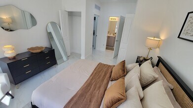 1182 W 32nd St, Unit A3 in Hialeah, FL - Foto de edificio - Building Photo