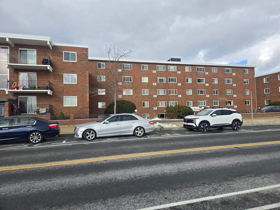 502 Beach St, Unit #405 in Revere, MA - Foto de edificio