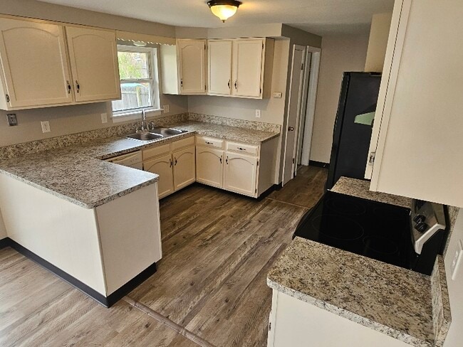 property at 608 Sunflower Dr