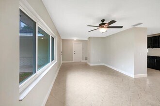2361 Howland Blvd in Deltona, FL - Building Photo - Building Photo
