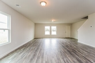 4037 Lake Russell Dr in Florence, SC - Building Photo - Building Photo