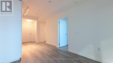 120 Broadway Ave in Toronto, ON - Building Photo - Building Photo