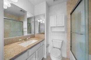 1133 S Hoover St in Los Angeles, CA - Building Photo