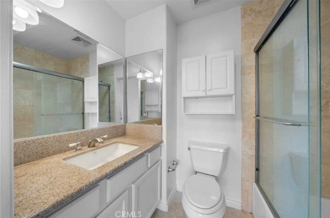 1133 S Hoover St in Los Angeles, CA - Building Photo