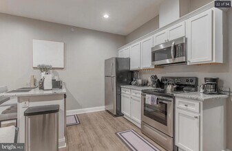 3221 Noble St, Unit 3 in Baltimore, MD - Foto de edificio - Building Photo