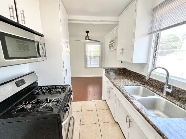 5224 Lexington Ave in Los Angeles, CA - Building Photo - Building Photo