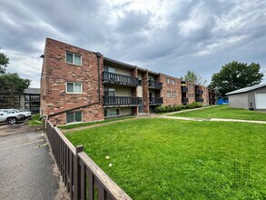 Confederation Park Apartments I & II in Saskatoon, SK - Building Photo - Building Photo