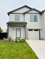 2418 Leonard Ln in Lebanon, OR - Building Photo