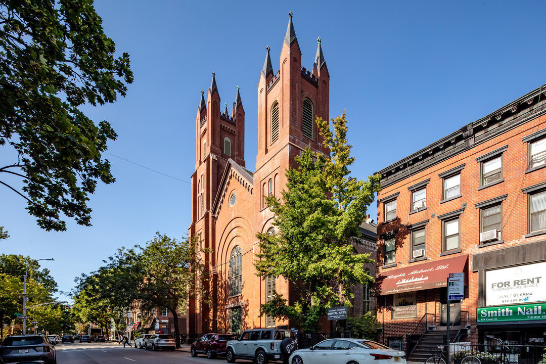 360 Court St in Brooklyn, NY - Building Photo