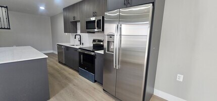 324 South St, Unit 3 in Philadelphia, PA - Building Photo - Building Photo