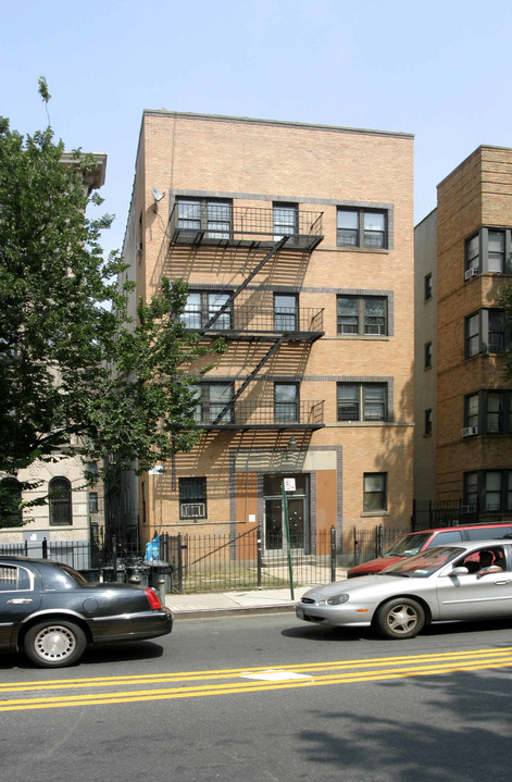 369 Ocean Ave in Brooklyn, NY - Building Photo