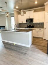 104 Seattle Slew Dr in Jarrell, TX - Foto de edificio - Building Photo