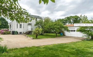 57 Prospect St, Unit 57 Prospect St Apt. B in Watertown, MA - Foto de edificio - Building Photo