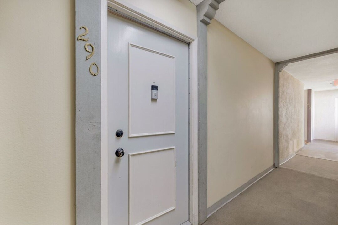 23515 Lyons Ave in Santa Clarita, CA - Building Photo