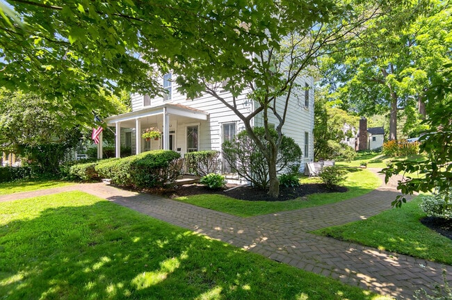 4 Park View Terrace in Huntington, NY - Building Photo - Building Photo