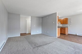 17035 SE Powell Blvd in Portland, OR - Building Photo - Building Photo