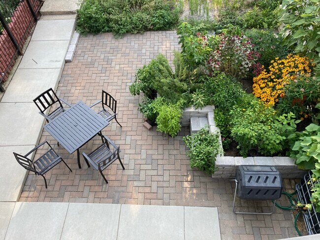 2338 N Southport Ave in Chicago, IL - Building Photo - Building Photo