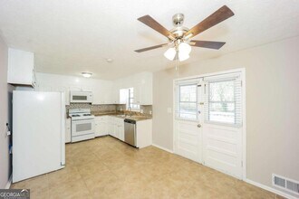 6832 Cedar Dr in Riverdale, GA - Building Photo - Building Photo
