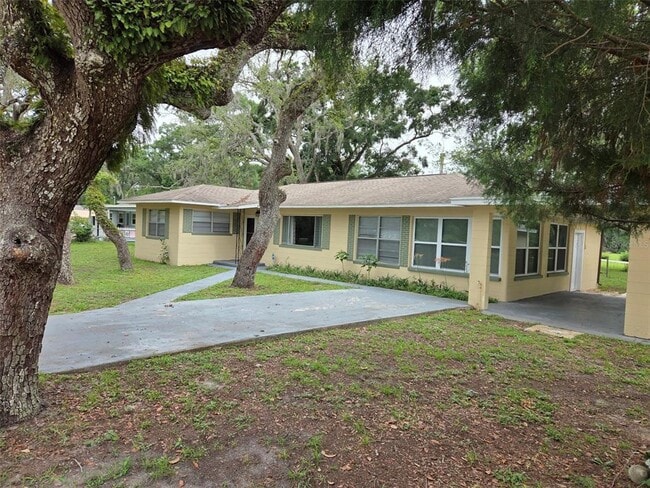 property at 39445 FL-575