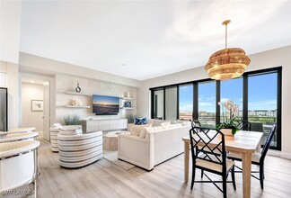 1111 Central Ave in Naples, FL - Building Photo - Building Photo
