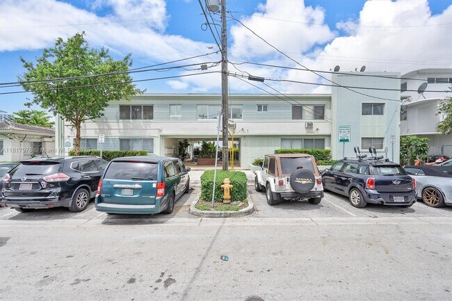 2250 Bay Dr in Miami Beach, FL - Building Photo - Building Photo