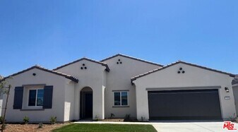 7318 Chetco River St in Bakersfield, CA - Building Photo