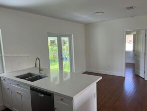 2250 SW 21st St in Miami, FL - Building Photo - Building Photo