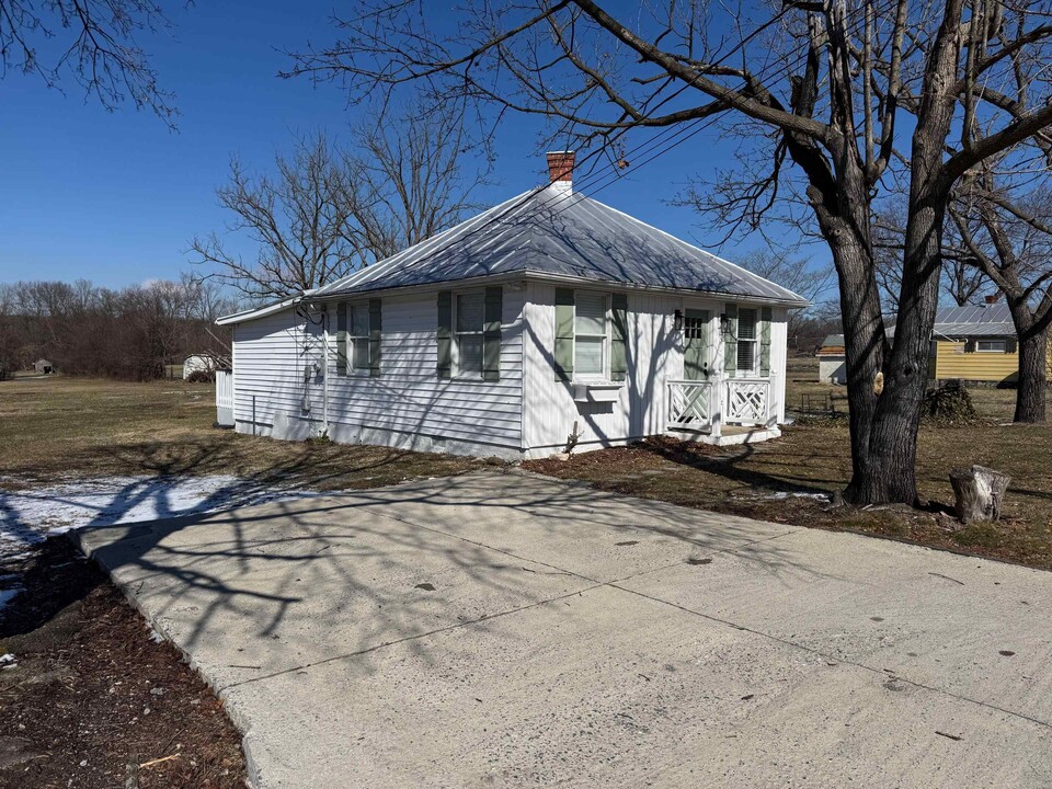 1058 Fleeburg Loop in Shenandoah, VA - Building Photo