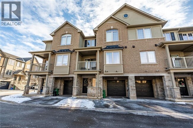 215 Dundas St E in Hamilton, ON - Building Photo - Building Photo