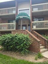 900 N Lakeside Dr in Vernon Hills, IL - Building Photo - Building Photo